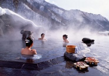 Tắm suối nóng tự nhiên Sauna, du lịch Nhật bản