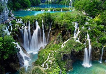 Du lịch thác nước Cheonjiyeon trên đảo Jeju Hàn Quốc