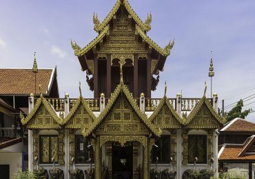 Wat Klang Wiang, du lịch Chiang Rai Thái Lan