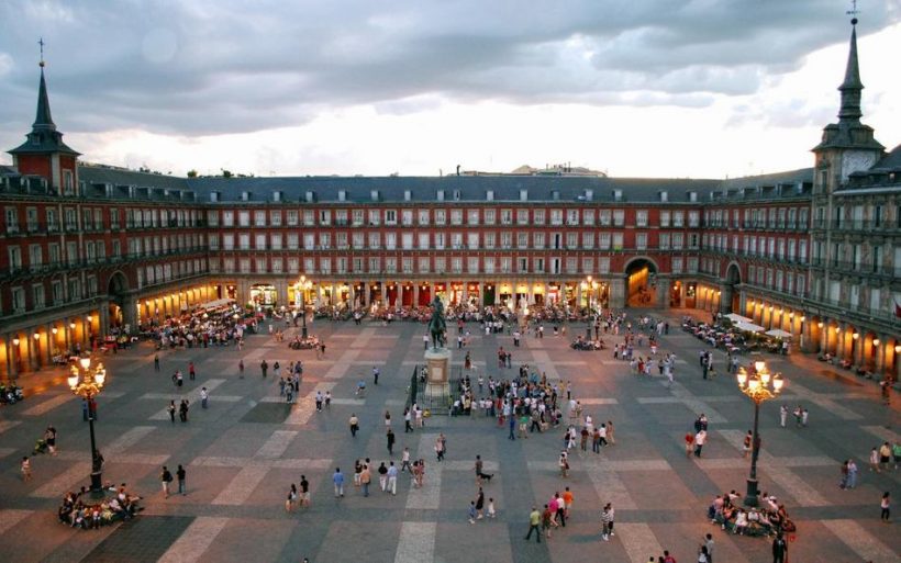 quang-truong-Plaza Mayor-madrid-tay-ban-nha