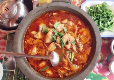 Lẩu cá cay, du lịch Phượng Hoàng Cổ Trấn, Trung Quốc